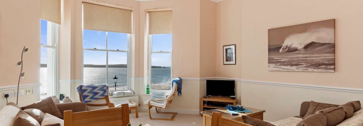 7 South Beach Court - Sea Front Apartment with Spectacular Sea Views - Sea Front Apartment with Spectacular Sea Views