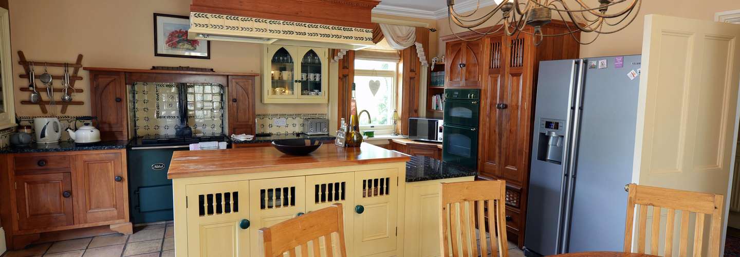 The Priory - Country Manor House, Log Burner, Sea Views, Pet Friendly - Kitchen